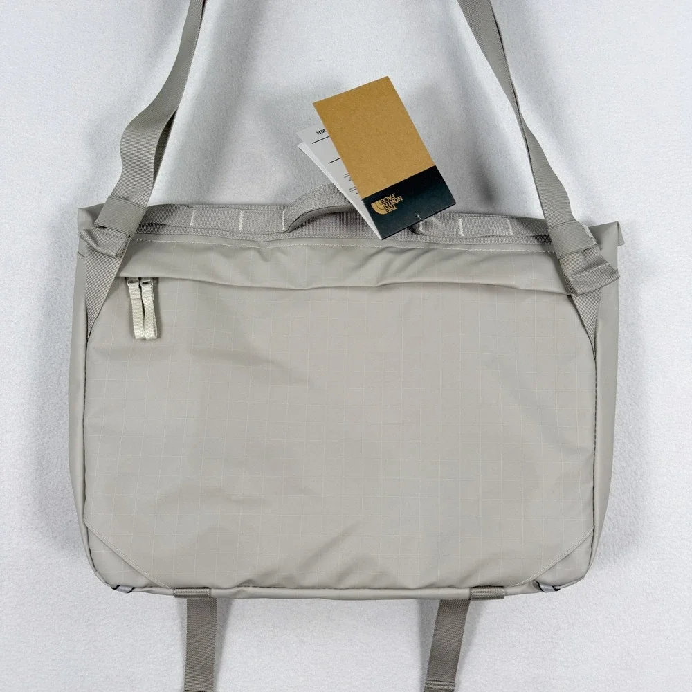 The North Face Base Camp Voyager Messenger Bag Soapstone NEW